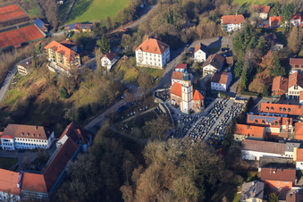 Vue aérienne de Église du cimetière Saint-Michel sur le Schlossberg à le quartier Bad Griesbach in  Rottal in Bad Griesbach im Rottal dans le département Bavière, Allemagne