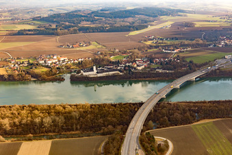 Vue aérienne de Prison du pont de l'autoroute Inn à Suben dans le département Haute-Autriche, L'Autriche