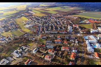 Vue aérienne de Vue d'ensemble de la Thermalbadstraße depuis l'est à Bad Füssing dans le département Bavière, Allemagne