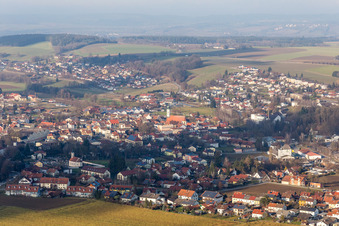 Vue aérienne de Vue des rues et des maisons dans les quartiers résidentiels à le quartier Dobl in Rotthalmünster dans le département Bavière, Allemagne
