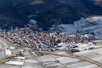 Photographie aérienne de Vue d'un village viticole en hiver avec de la neige depuis l'est à Eschbach dans le département Rhénanie-Palatinat, Allemagne