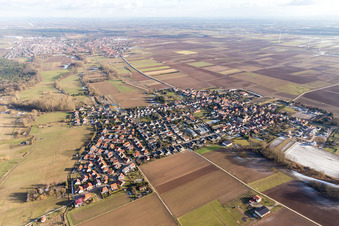 Vue aérienne de Champs agricoles et terres agricoles à Knittelsheim dans le département Rhénanie-Palatinat, Allemagne