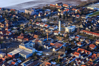 Vue aérienne de Nouveau chantier de construction de bâtiments commerciaux après démolition entre Marktstr- et Goetherstr à Kandel dans le département Rhénanie-Palatinat, Allemagne