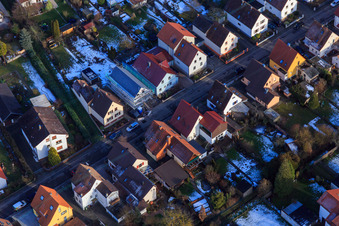 Photographie aérienne de Nouvelle maison unifamiliale à Waldstraße en hiver avec de la neige à Kandel dans le département Rhénanie-Palatinat, Allemagne