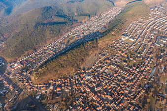 Dahn dans le département Rhénanie-Palatinat, Allemagne d'un drone