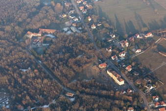 Vue d'oiseau de Preuschdorf dans le département Bas Rhin, France