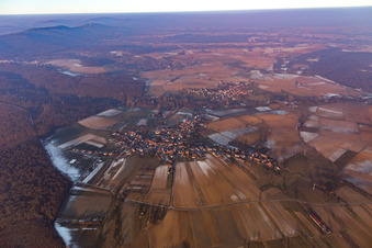 Vue aérienne de Memmelshoffen dans le département Bas Rhin, France