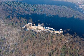 Vue aérienne de Madenburg à Eschbach dans le département Rhénanie-Palatinat, Allemagne