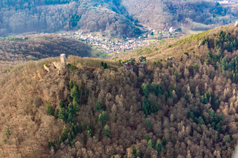 Photographie aérienne de Ruines du château d'Anebos Jungturm et Scharfenberg à Leinsweiler dans le département Rhénanie-Palatinat, Allemagne