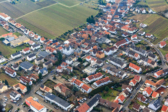 Vue aérienne de Bahnhofstraße x Schanzstr à Edenkoben dans le département Rhénanie-Palatinat, Allemagne