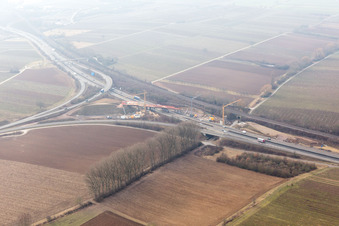 Vue aérienne de Chantier de construction de la sortie de l'autoroute A65 sur la B272 à le quartier Dammheim in Landau in der Pfalz dans le département Rhénanie-Palatinat, Allemagne