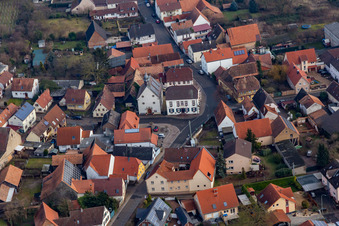 Vue aérienne de L'hôtel de ville à Bornheim dans le département Rhénanie-Palatinat, Allemagne