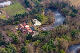 Vue aérienne de Biotope au centre de sports et de loisirs Bornheim à Bornheim dans le département Rhénanie-Palatinat, Allemagne