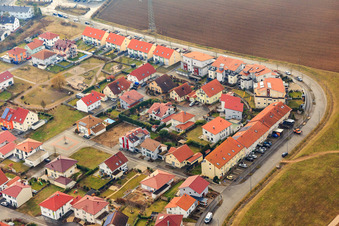 Vue aérienne de Sur le sentier de haute montagne en hiver sans neige à Kandel dans le département Rhénanie-Palatinat, Allemagne
