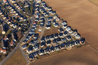Vue aérienne de Nouvelle zone de développement sur la Ringstraße avec la Pater-Dionys-Straße à Gernsheim dans le département Hesse, Allemagne