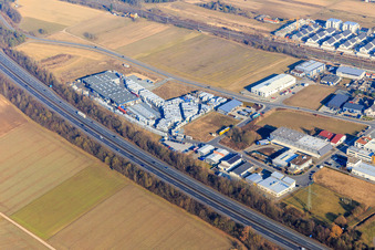 Vue aérienne de Zone industrielle Berta-Benz-Straße avec NCG / WEISS IBC-Servicecenter GmbH à Bickenbach dans le département Hesse, Allemagne