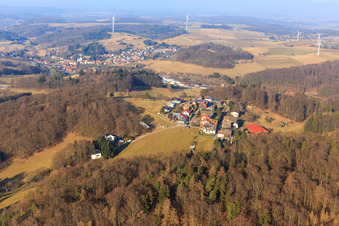 Vue aérienne de Vue d'ensemble du village depuis le sud-ouest à le quartier Ober-Beerbach in Seeheim-Jugenheim dans le département Hesse, Allemagne