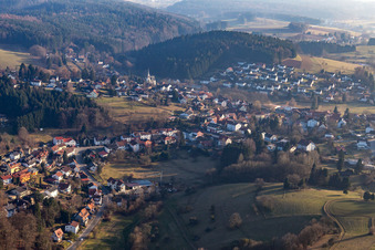Vue aérienne de Du nord à le quartier Hammelbach in Grasellenbach dans le département Hesse, Allemagne
