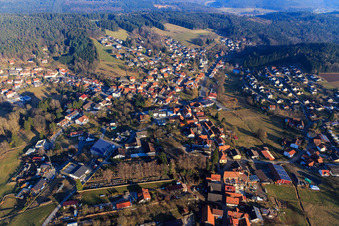 Vue aérienne de Vue de l'Odenwald depuis l'ouest à le quartier Hammelbach in Grasellenbach dans le département Hesse, Allemagne