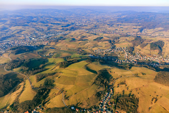 Vue aérienne de Vue de l'Odenwald depuis le sud à le quartier Weiher in Mörlenbach dans le département Hesse, Allemagne