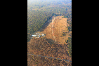 Vue aérienne de Système d'antenne américain de la station émettrice IBB International Broadcasting Bureau Lampertheim à le quartier Neuschloß in Lampertheim dans le département Hesse, Allemagne