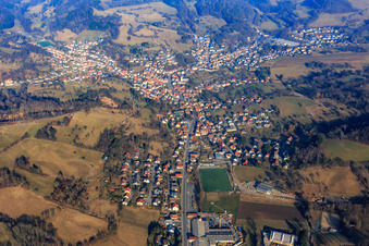Vue aérienne de Vue de l'Odenwald depuis le sud-ouest à le quartier Reichenbach in Lautertal dans le département Hesse, Allemagne