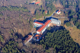 Vue aérienne de Terrain de l'hôpital Eleonoren-Klinik à le quartier Winterkasten in Lindenfels dans le département Hesse, Allemagne