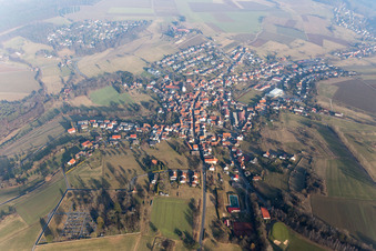 Vue aérienne de Quartier Kirchbrombach in Brombachtal dans le département Hesse, Allemagne