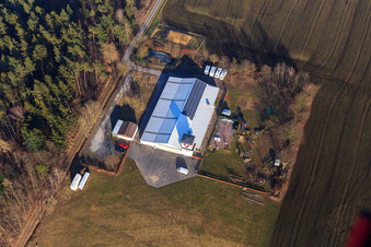 Vue aérienne de Loge et hangar des aviateurs de l'aérodrome Vielbrunn à le quartier Vielbrunn in Michelstadt dans le département Hesse, Allemagne