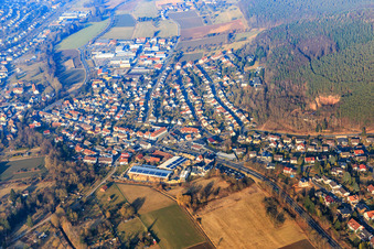 Vue aérienne de Erbacher Straße du sud-ouest avec Gebrüder Weigel GmbH & Co. KG à le quartier Höchst in  Odw. in Höchst im Odenwald dans le département Hesse, Allemagne