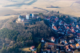 Vue aérienne de Complexe du château du Musée Veste sur Burgweg à le quartier Hering in Otzberg dans le département Hesse, Allemagne