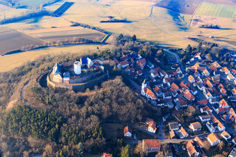 Vue oblique de Veste Otzberg en hiver à le quartier Hering in Otzberg dans le département Hesse, Allemagne