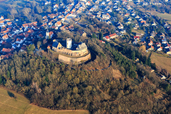 Veste Otzberg en hiver à le quartier Hering in Otzberg dans le département Hesse, Allemagne hors des airs