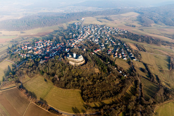Vue aérienne de Complexe du château du Musée Veste sur Burgweg à le quartier Hering in Otzberg dans le département Hesse, Allemagne