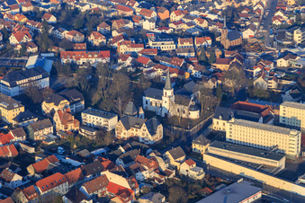 Vue aérienne de Chapelle de la Grâce Dieburg, Établissement correctionnel Dieburg et École Sainte-Marie à Dieburg dans le département Hesse, Allemagne