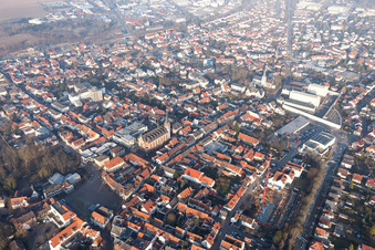 Vue aérienne de Quartier de la vieille ville et centre-ville à Dieburg dans le département Hesse, Allemagne