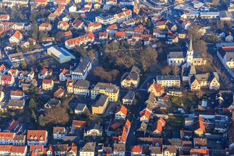 Vue aérienne de Bureau des impôts Dieburg, Chapelle de la Grâce Dieburg et Marienschule à Dieburg dans le département Hesse, Allemagne