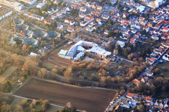 Vue aérienne de École Waldorf gratuite Darmstadt à le quartier Eberstadt in Darmstadt dans le département Hesse, Allemagne