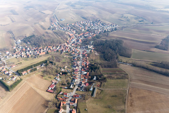 Neewiller-près-Lauterbourg dans le département Bas Rhin, France du point de vue du drone