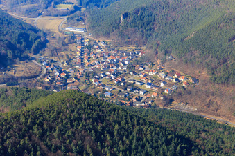 Vue aérienne de Vue de la forêt du Palatinat depuis l'est à Lug dans le département Rhénanie-Palatinat, Allemagne