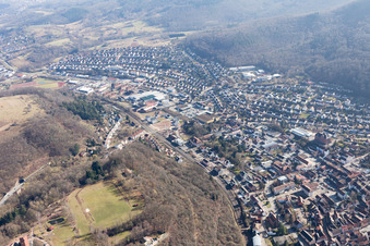 Vue oblique de Annweiler am Trifels dans le département Rhénanie-Palatinat, Allemagne
