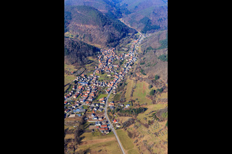 Vue aérienne de Vue d'ensemble de la forêt du Palatinat depuis le sud-est à Eußerthal dans le département Rhénanie-Palatinat, Allemagne