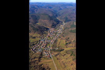 Vue aérienne de Vue d'ensemble de la forêt du Palatinat depuis le sud-est à Eußerthal dans le département Rhénanie-Palatinat, Allemagne