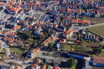 Vue aérienne de Association culturelle Edenkoben eV avec LudwigsWerkstätten eV - Repair Café à Edenkoben dans le département Rhénanie-Palatinat, Allemagne