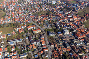 Vue aérienne de Radeburger Straße avec Seniorenheim Ludwigshöhe GmbH au nord à Edenkoben dans le département Rhénanie-Palatinat, Allemagne