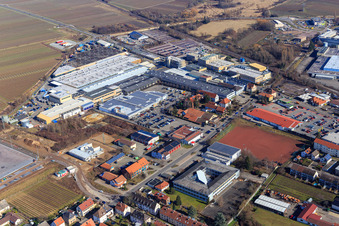 Photographie aérienne de Zone industrielle Staatsstraße avec Tenneco GmbH vue de l'ouest à Maikammer dans le département Rhénanie-Palatinat, Allemagne