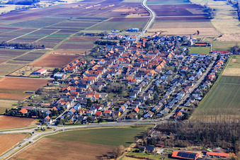 Vue aérienne de Vue des rues et des maisons dans les quartiers résidentiels à Altdorf dans le département Rhénanie-Palatinat, Allemagne