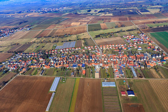 Vue aérienne de Vue d'ensemble du village depuis le sud à Böbingen dans le département Rhénanie-Palatinat, Allemagne