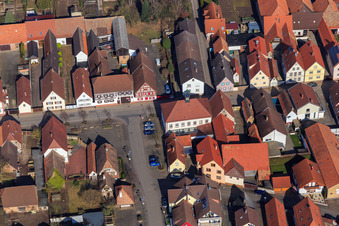 Vue aérienne de Mairie de la communauté locale Gommersheim à Gommersheim dans le département Rhénanie-Palatinat, Allemagne