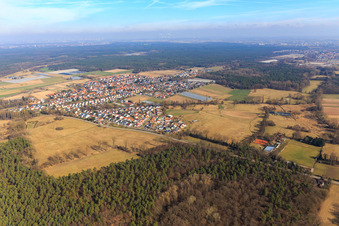 Vue aérienne de Vue du village depuis le sud à Hanhofen dans le département Rhénanie-Palatinat, Allemagne